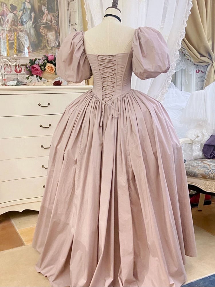 Hellrosa Korsett-Belles-Kleid mit kurzen Puffärmeln