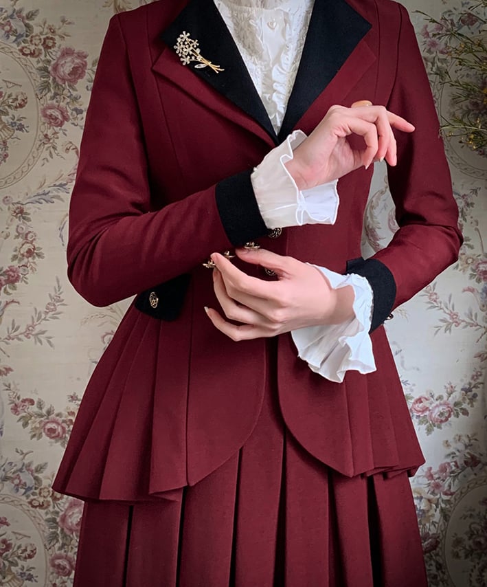 Plus Size Friendly - Weinrotes Blazer-Rock-Set mit Faltendetails