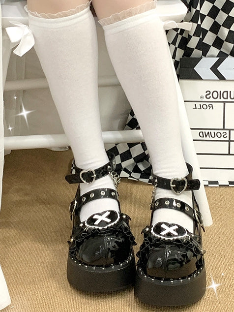 Sweetheart Sanctuary – Schwarze Lolita-Plateaus mit herzförmigen Schnallenriemen