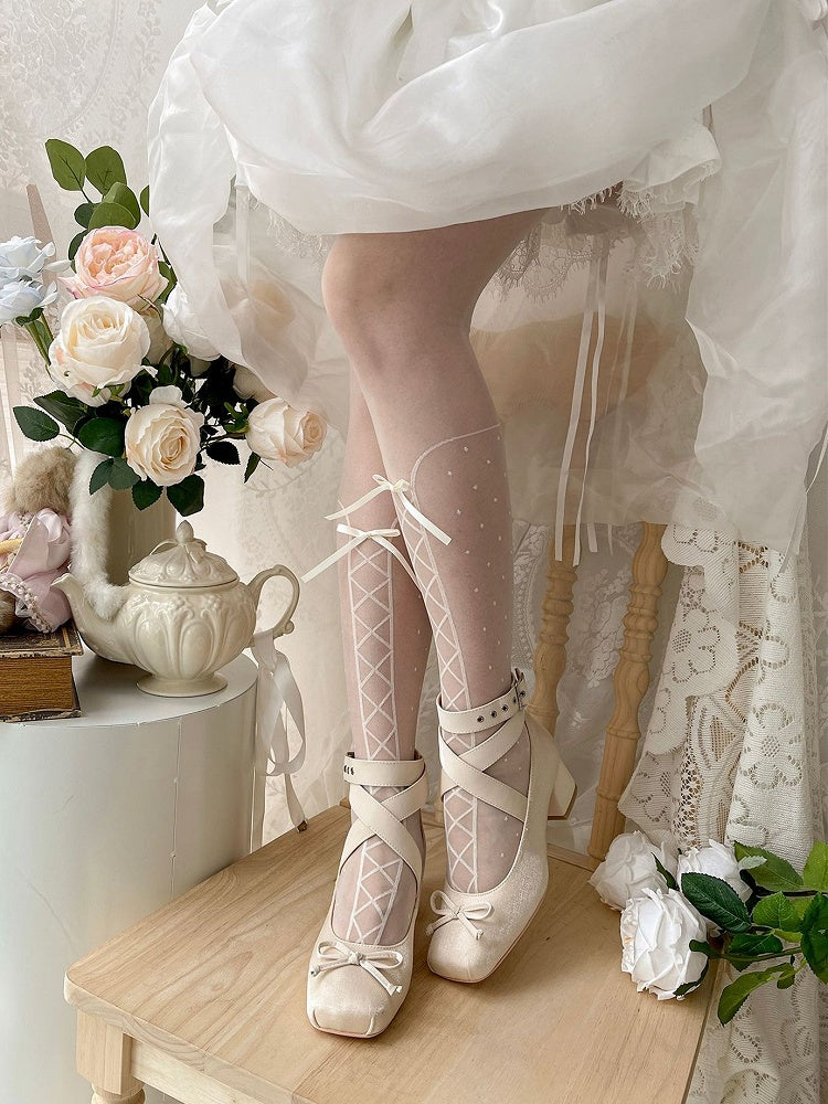 Elegante Beige Schuhe mit Riemen und Wickeldesign aus Satin
