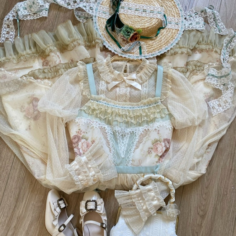 Beigefarbene transparente Bluse mit Rüschenausschnitt und Juliette-Ärmeln