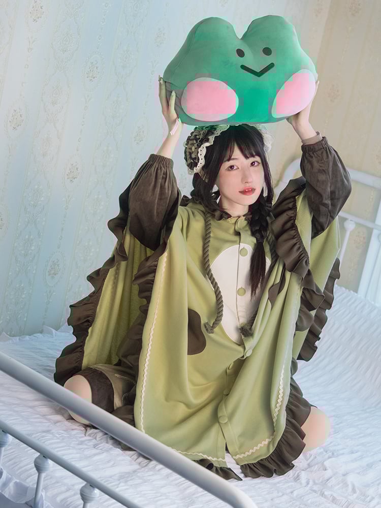 Grüner Froschumhang mit Rüschenbesatz