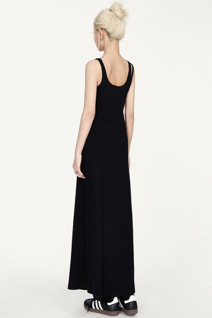 Asymmetrisches Kleid mit U-Ausschnitt