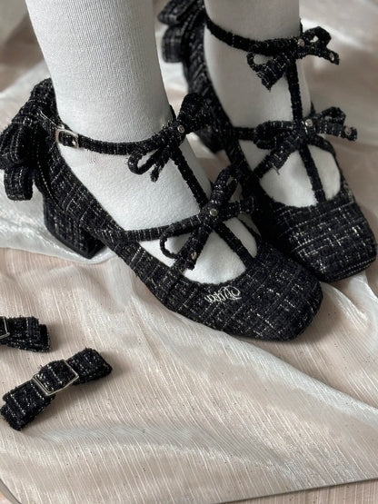 Design Lolita Schwarze Akzente Quadrat mit Schleife Elegante Zehen-T-Riemen-Schuhe