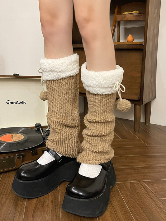 Jambières douces kaki et marron avec pompons