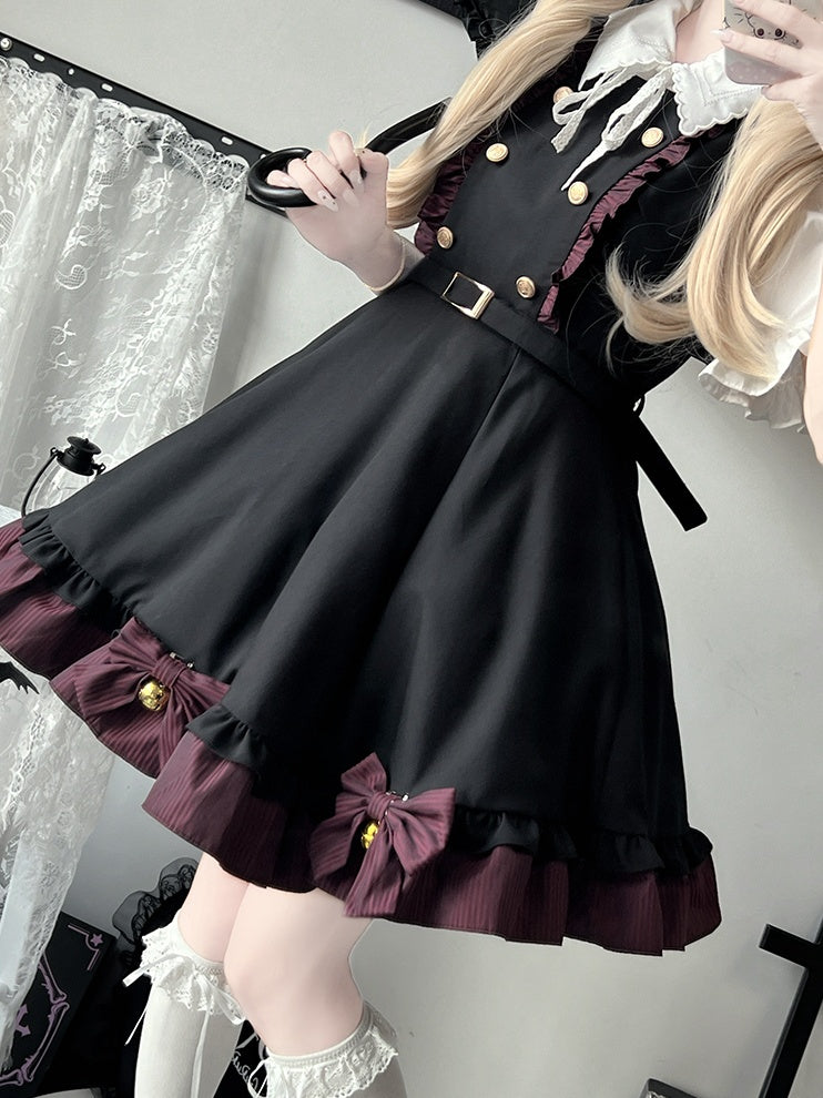 Ensemble chemisier blanc à manches courtes, robe rayée rouge foncé et noire avec nœud papillon