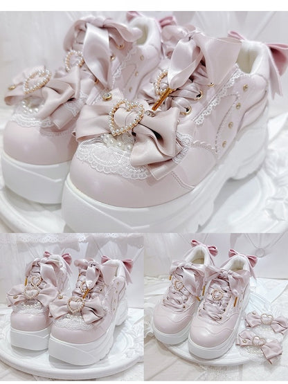 Schnürschuhe im Jirai Design Kei – Plateauschuhe mit Schleife und Herzdetails und Strassperlen im Pink-Stil