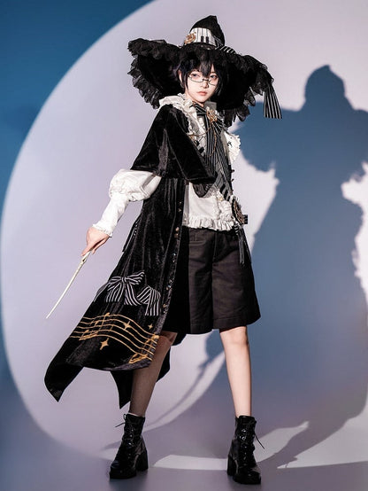 Schwarz-weißes Ouji-Lolita-Komplettset – weißes Hemd + schwarze Shorts + schwarze Robe mit Musiknoten-Aufdruck