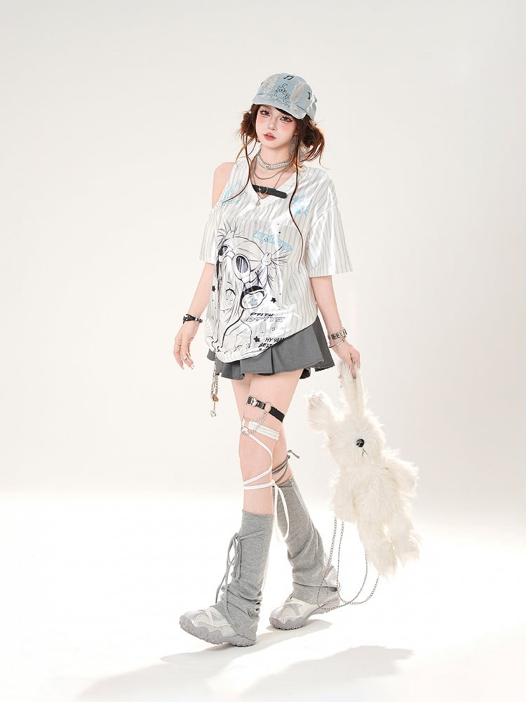Satin-T-Shirt mit Anime-Mädchen-Print und ausgeschnittenen Schultern, weißes Muster, gestreifter V-Ausschnitt