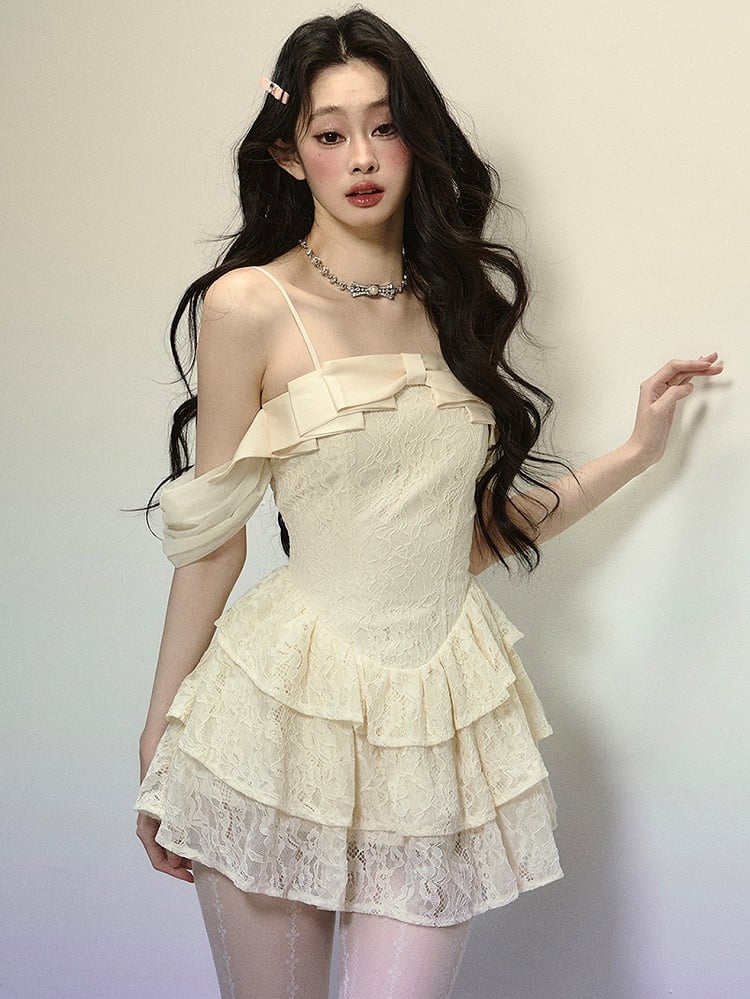 Mini-robe en dentelle à volants et nœud abricot