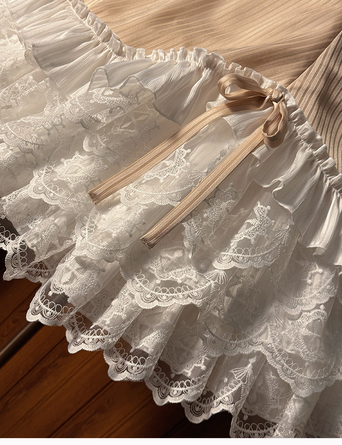 Robe Sweet Lolita sans manches en tissu rayé champagne, coupe ajustée, taille superposée, col à volants