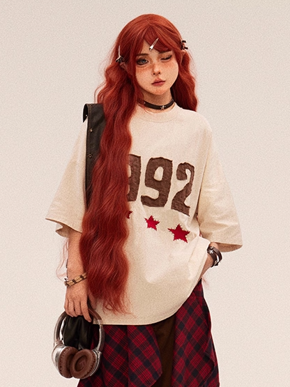 Sternstickerei Vintage Faded Wash Nummer Beige/Rot und T-Shirt