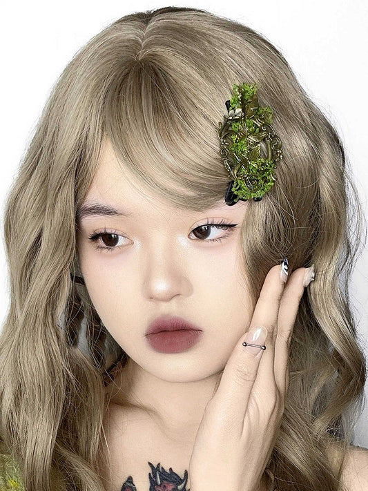 Pince à cheveux Mori Kei en bronze avec papillon et mousse verte