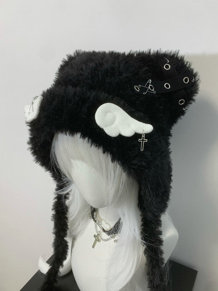 Chapeau en peluche avec oreilles de chat et croix noire et blanche