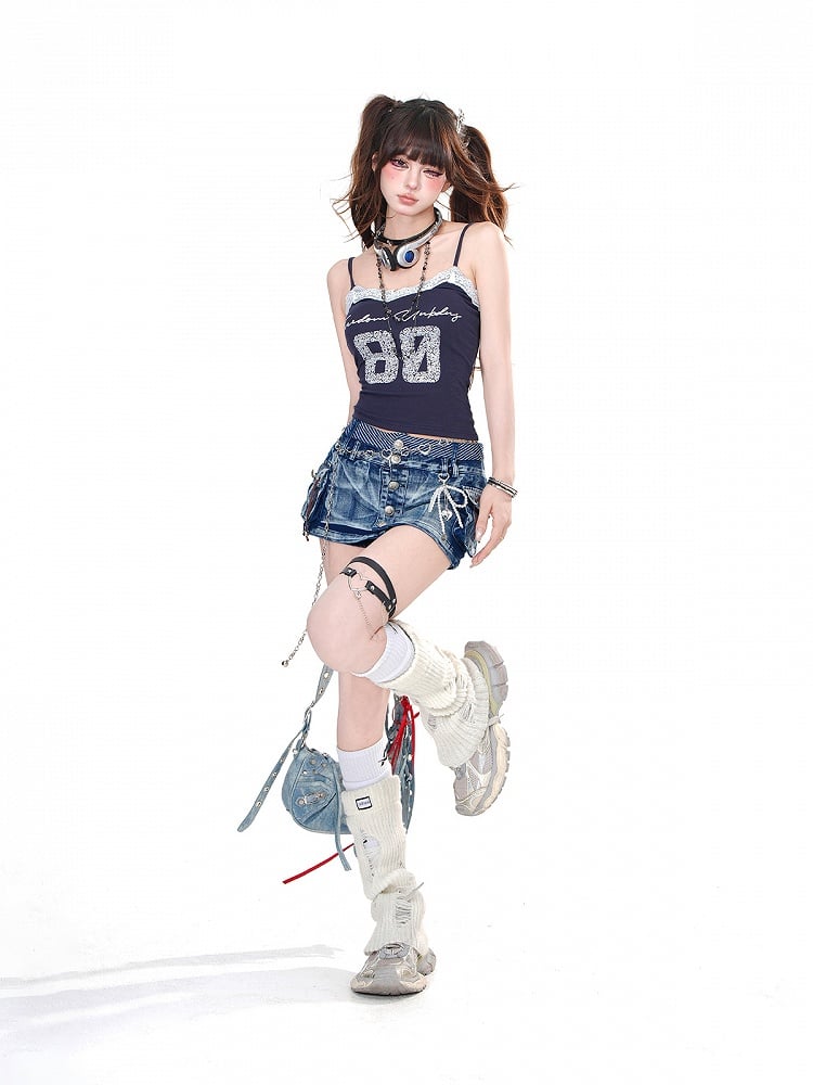 ブルーデニムポケット、シルバートーンボタン、グラマラスなスリムフィットミニスカート