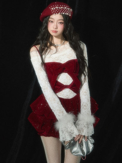 Robe de Noël rouge à volants et détails découpés avec culottes gratuites