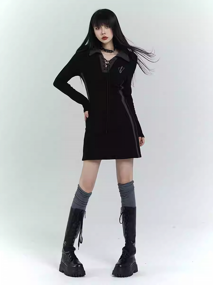Robe courte noire gothique avec détails à lacets sur le devant