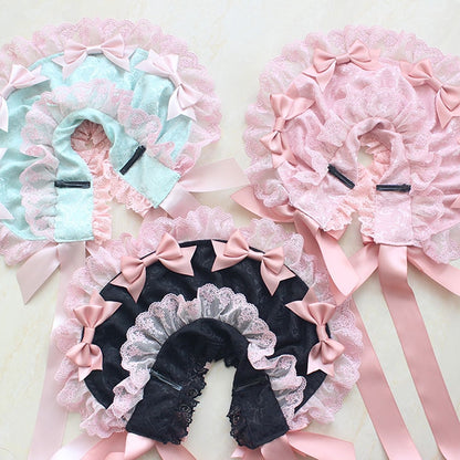 Bonnet rose avec détails en dentelle et nœud papillon