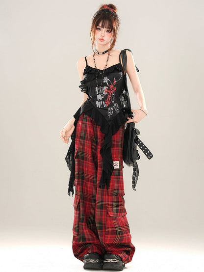 Schwarzes Camisole-Top mit asymmetrischem Volantsaum und Kreuz