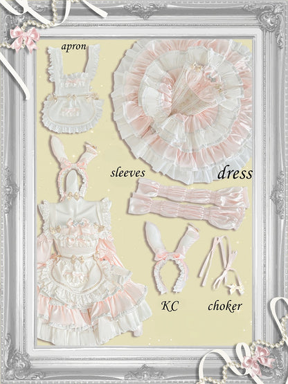 Robe bouffante sans bretelles à volants et taille basque, tablier blanc et rose