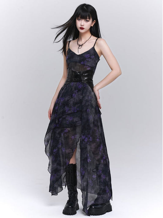 Robe camisole glamour à ourlet asymétrique et fleurs noires et violettes