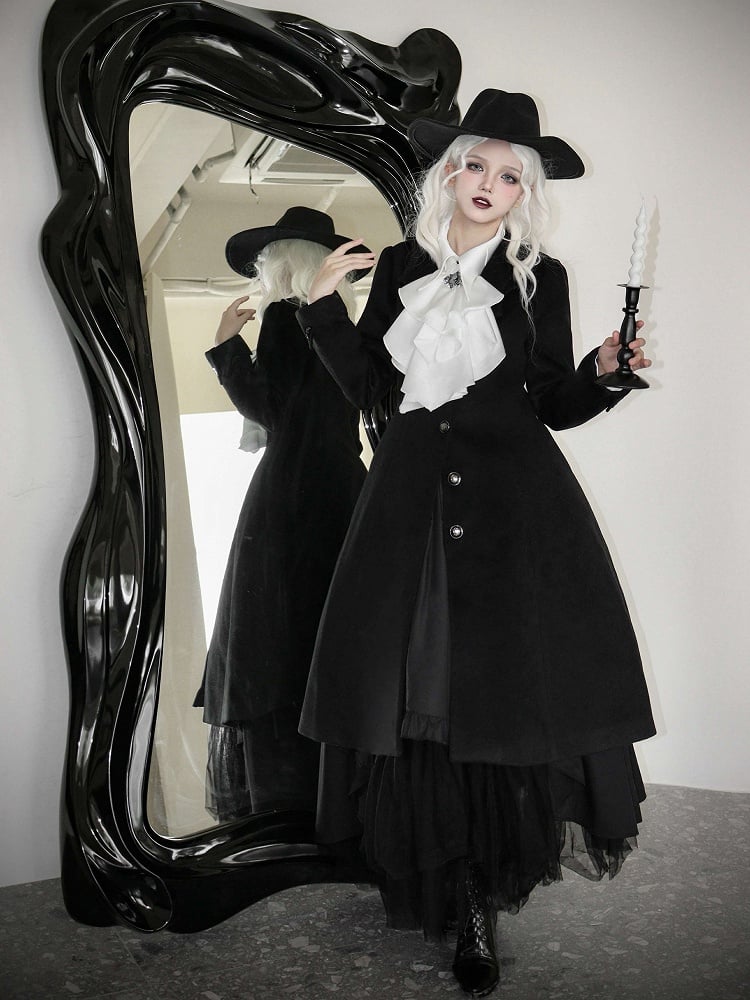 Schwarzer Gothic-Lolita-Mantel mit geschwungenem Kragen und Fledermausflügeln