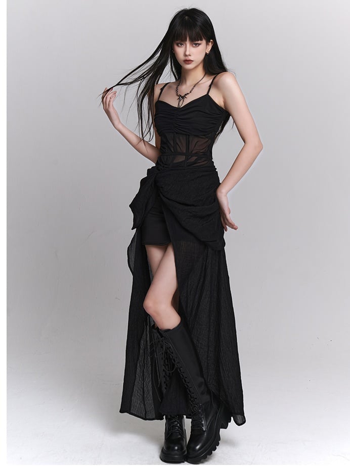 Robe nuisette fendue noire gothique à détails torsadés