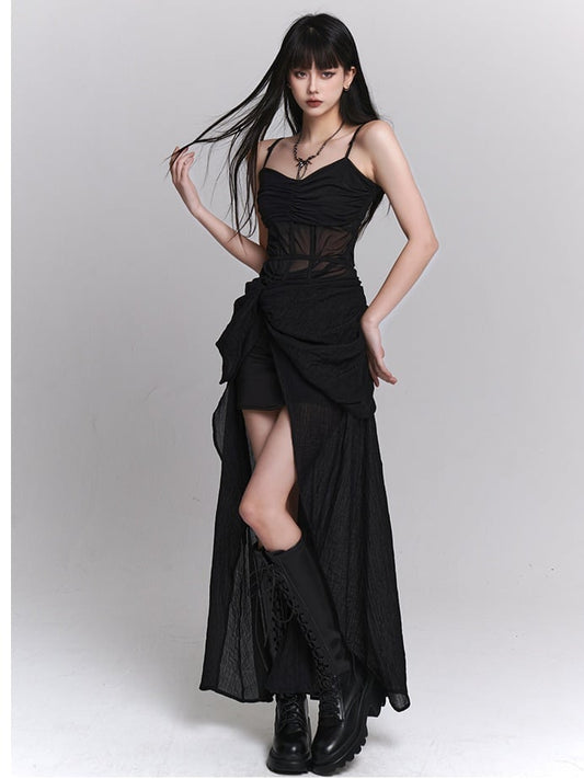 Robe nuisette fendue noire gothique à détails torsadés