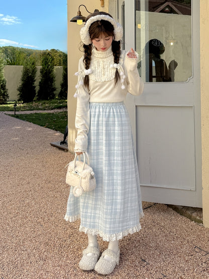 Jupe midi taille haute à carreaux bleus et bordure en dentelle