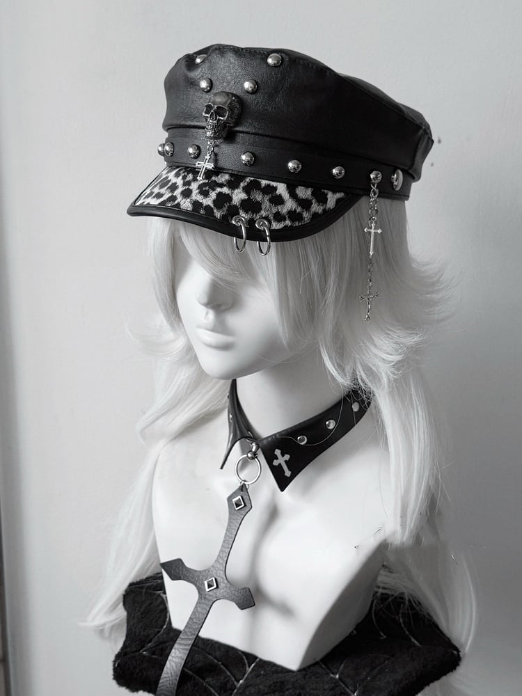 Nietenhut Kreuz Charm Punk Leopard PU Y2K Gyaru Mode