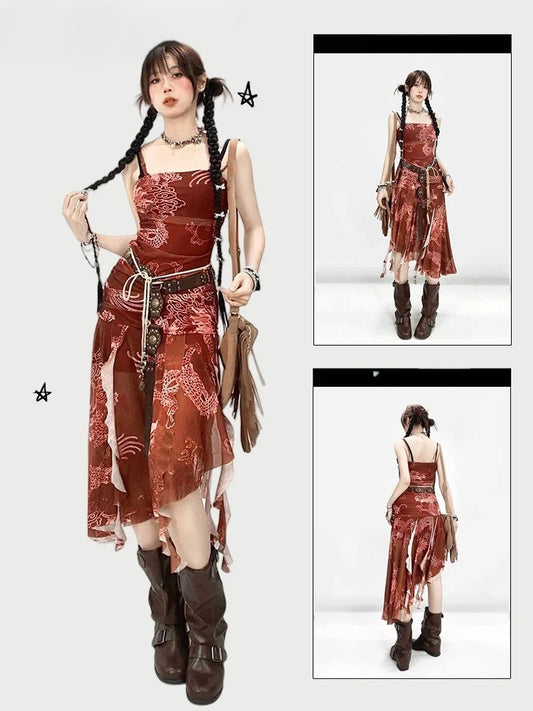 Robe glamour à bretelles spaghetti rouge vin à ourlet asymétrique et imprimé dragon