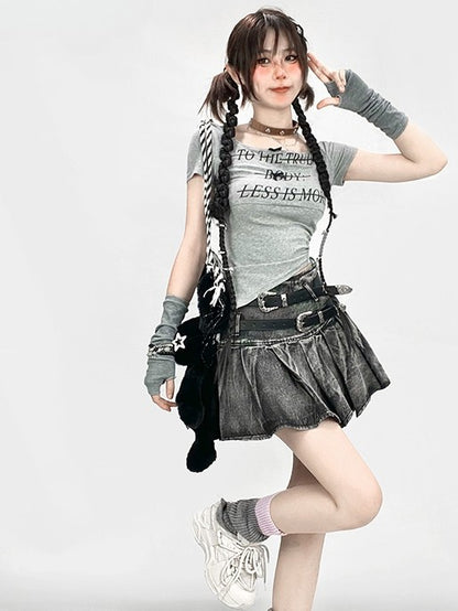 ウエストベルトがカワイイ、ダブルブラックのほろ苦いプリーツスカート