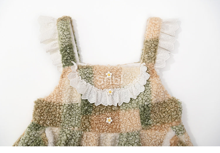 Robe salopette en polaire à carreaux avec détails floraux verts et bordure en dentelle et poches