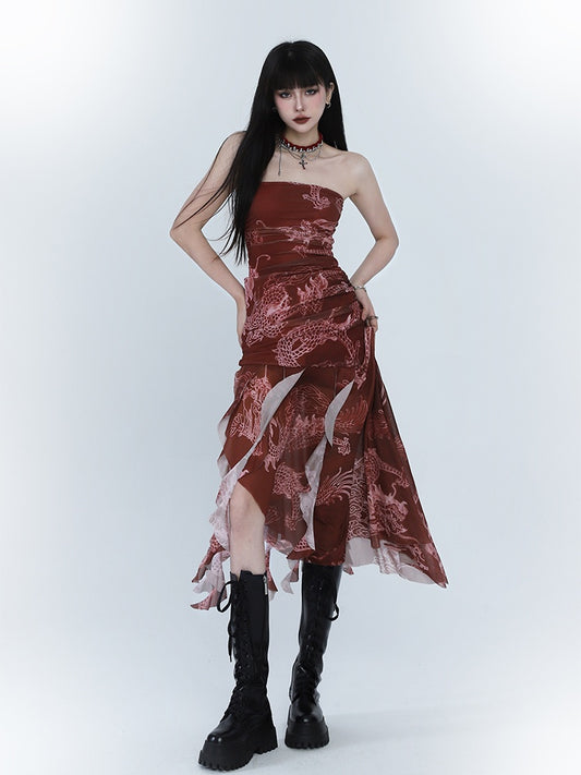 Robe ajustée à ourlet asymétrique et imprimé dragon rouge
