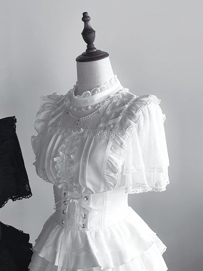 Ärmel Jirai Kei Weiße kurze Bluse mit überkreuztem Illusionsausschnitt und Perlenketten