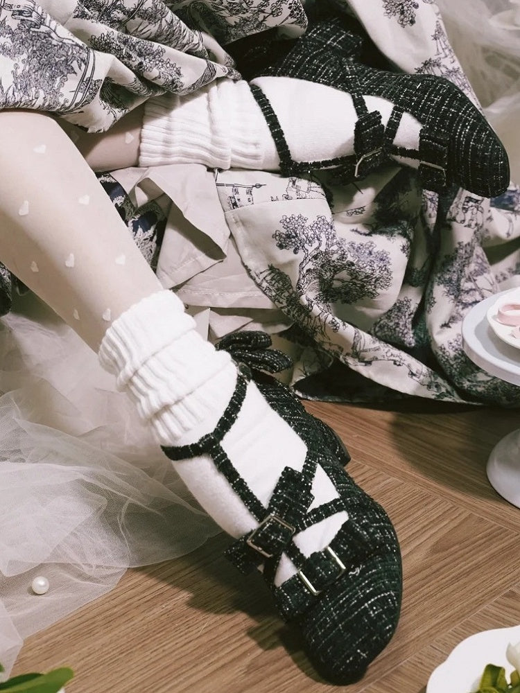 Design Lolita Schwarze Akzente Quadrat mit Schleife Elegante Zehen-T-Riemen-Schuhe