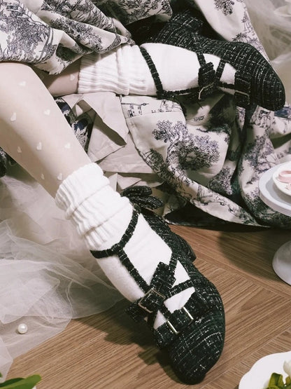 Design Lolita Schwarze Akzente Quadrat mit Schleife Elegante Zehen-T-Riemen-Schuhe