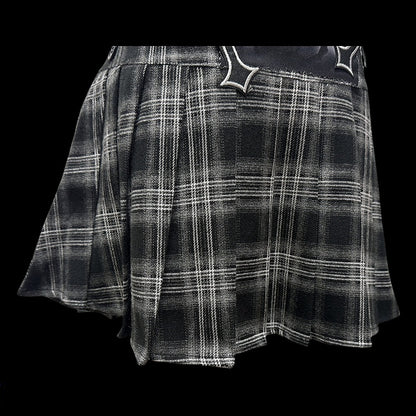 Mini-jupe plissée à carreaux taille basse avec appliques croisées grises punk et chaîne de taille libre