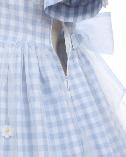 Robe à carreaux bleu clair à col marin et marguerites blanches, détails nœud papillon