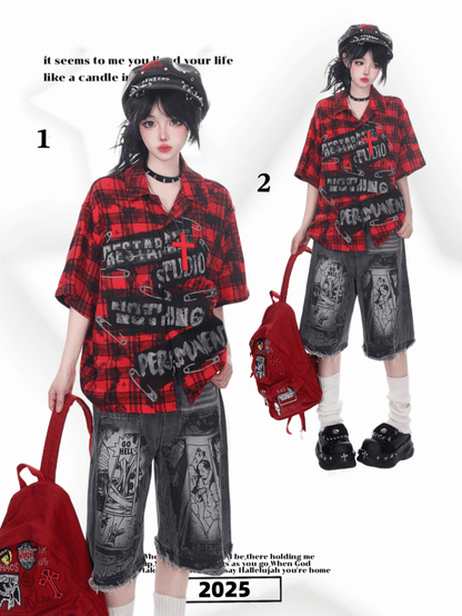 Dunkelgraue Jeansshorts mit offenem Saum und monochromem Comic-Print
