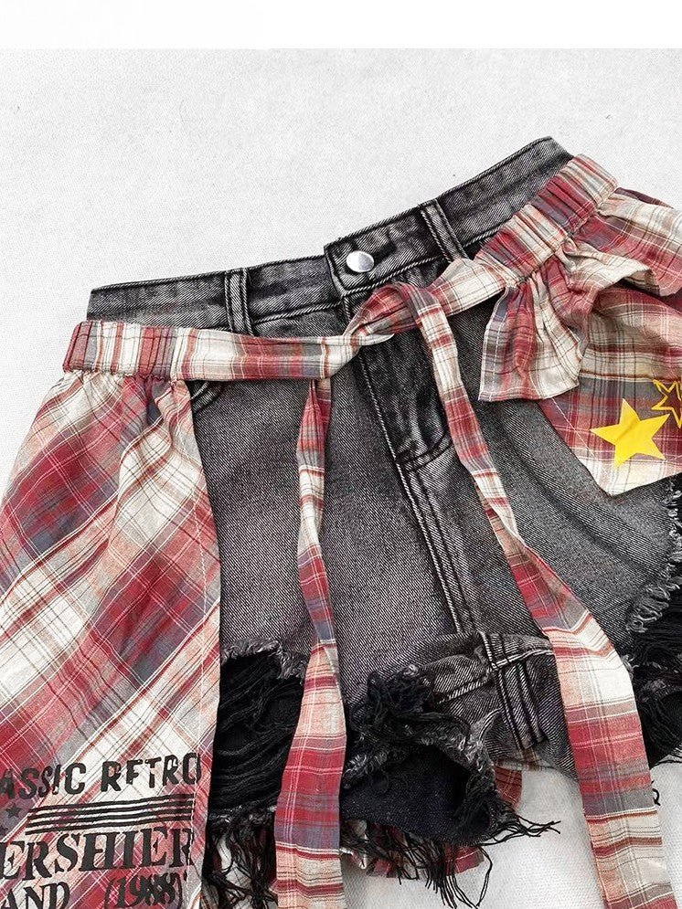 Design Distressed Bittersweet Y2K Rote Löcher + Bein-Accessoire-Stulpen Schwarze karierte Shorts