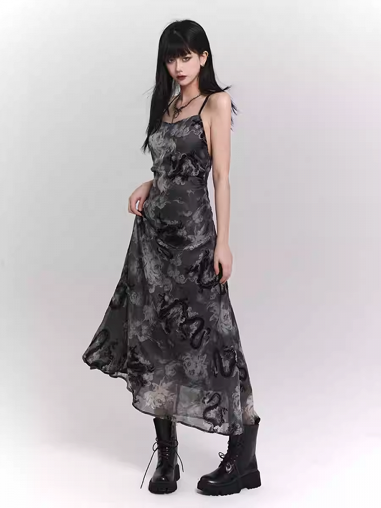 Robe nuisette dos nu/dos couvert à imprimé dragon noir et gris