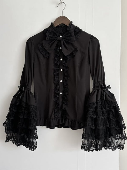 Schwarze Lolita-Bluse mit Spitzenärmeln und Glockenärmeln