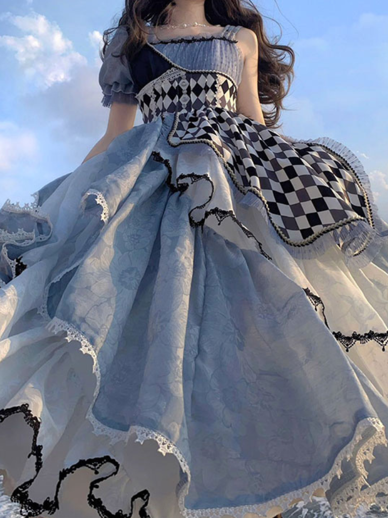 Asymmetrisches Karokleid „Alice im Wunderland“