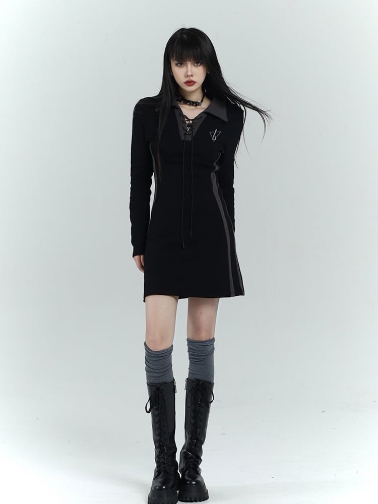 Robe courte noire gothique avec détails à lacets sur le devant