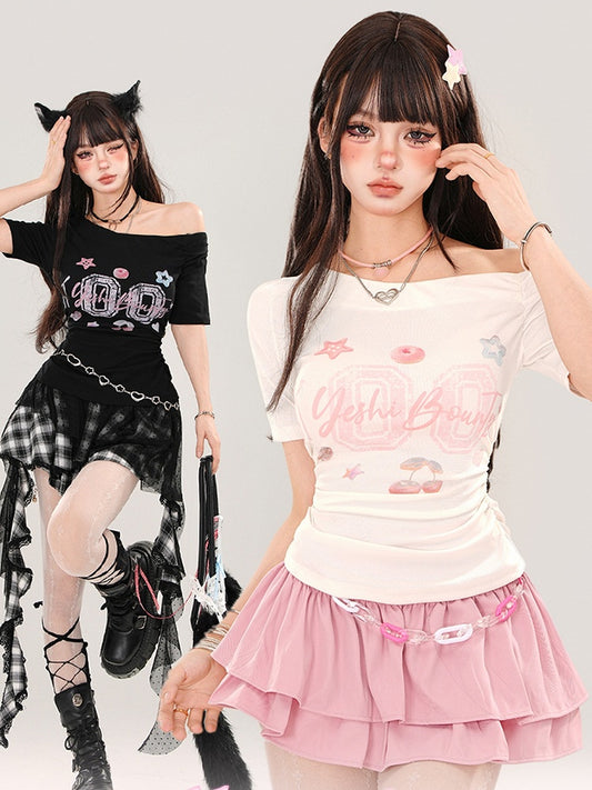 Schwarz/weißes Slim-Fit-T-Shirt mit Grafik und gerüschter Taille und asymmetrischem Ausschnitt