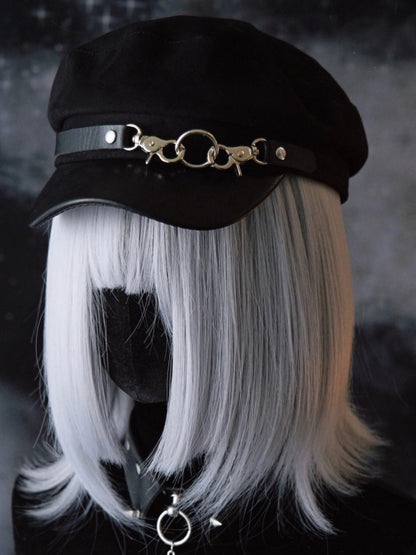 Baretthut mit Gothic-Schnallen in Schwarz