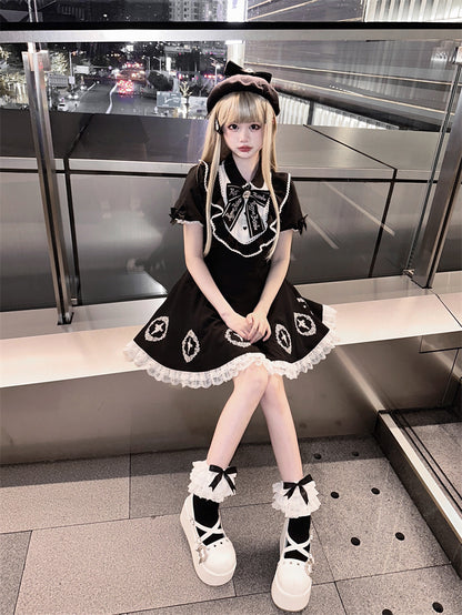 Robe croisée noire Jirai Kei à volants et bordure en dentelle avec traîne à gros nœud