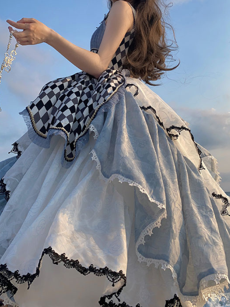Asymmetrisches Karokleid „Alice im Wunderland“