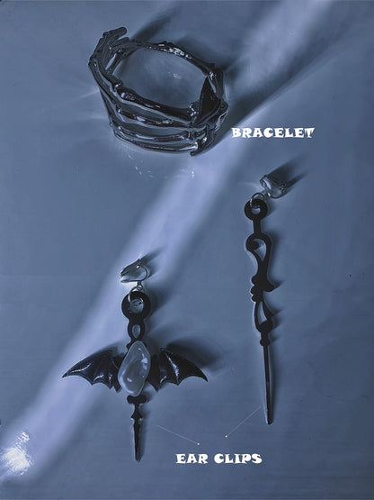 Claw Skeleton Gothic / Clips Silver Bracelet Ear